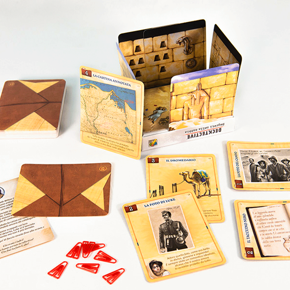 Decktective - Segreti nella Sabbia DV Giochi Investigativi Esperti 9788894957464